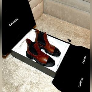 Chanel‎ Calfskin Patent Cap Toe Quilted Short Boots 38.5 Brown/Black